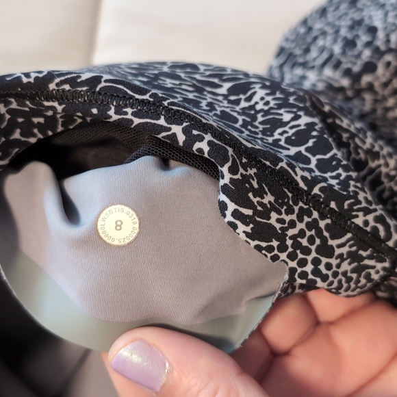 Lululemon Black And White Pattern Leggings - Picture 5 of 9